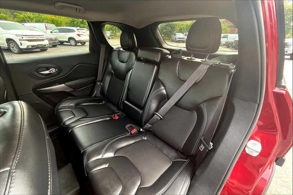 used 2020 Jeep Cherokee car, priced at $19,397