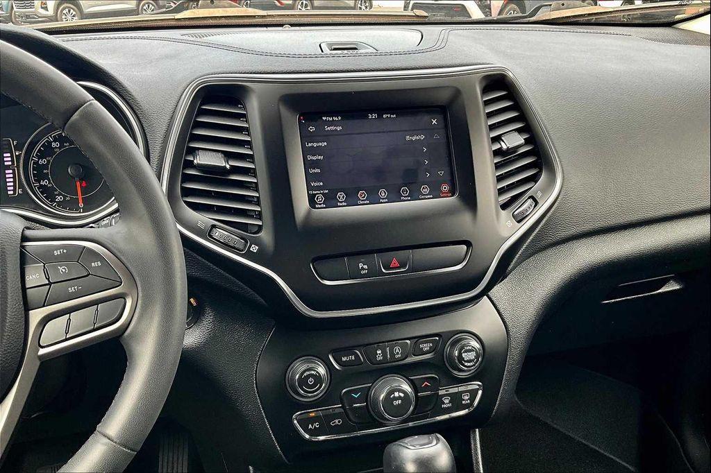used 2020 Jeep Cherokee car, priced at $19,397
