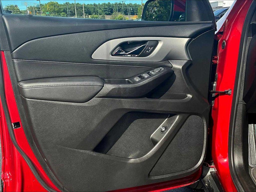 used 2023 Chevrolet Traverse car, priced at $30,911