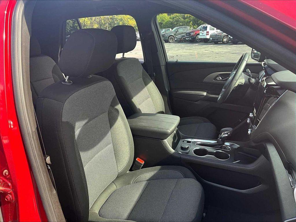used 2023 Chevrolet Traverse car, priced at $30,911