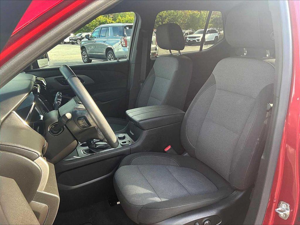 used 2023 Chevrolet Traverse car, priced at $30,911