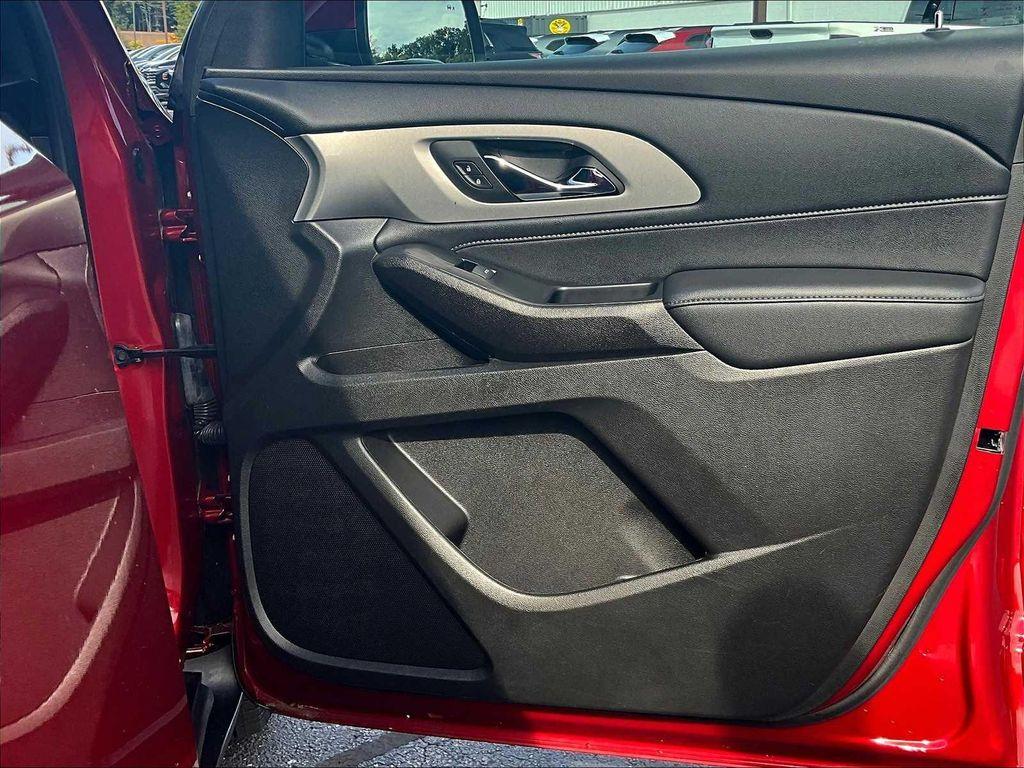 used 2023 Chevrolet Traverse car, priced at $30,911