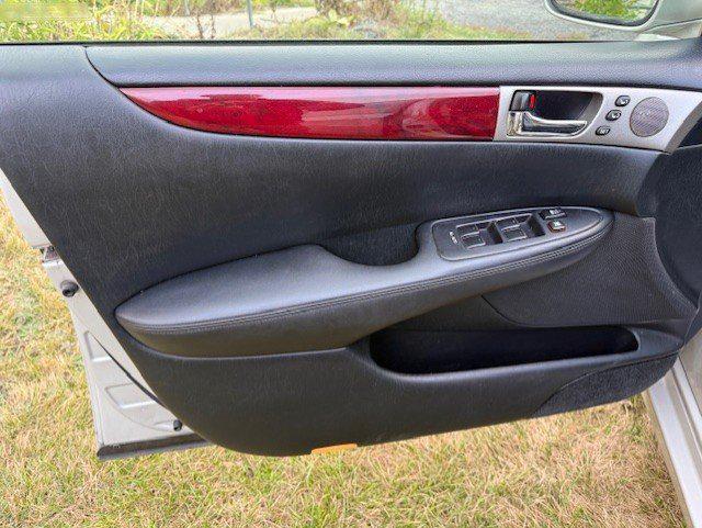 used 2005 Lexus ES 330 car, priced at $8,995