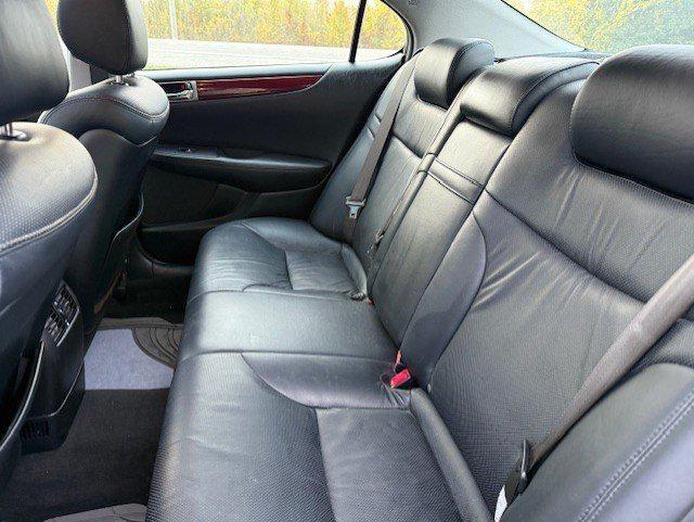 used 2005 Lexus ES 330 car, priced at $8,995