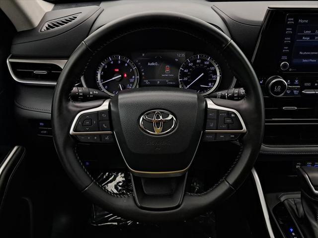 used 2022 Toyota Highlander car, priced at $39,489