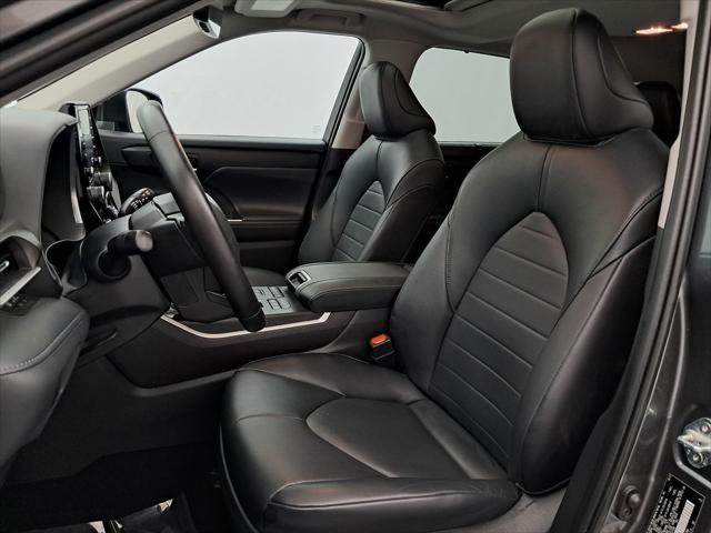 used 2022 Toyota Highlander car, priced at $39,489