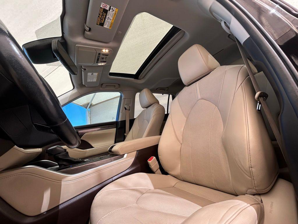 used 2021 Toyota Highlander car, priced at $26,573