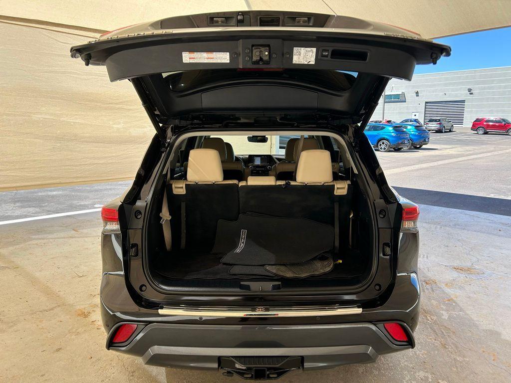 used 2021 Toyota Highlander car, priced at $26,573