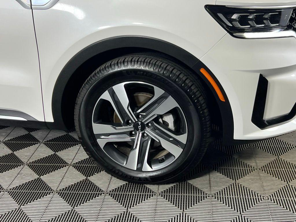 used 2023 Kia Sorento Plug-In Hybrid car, priced at $31,175