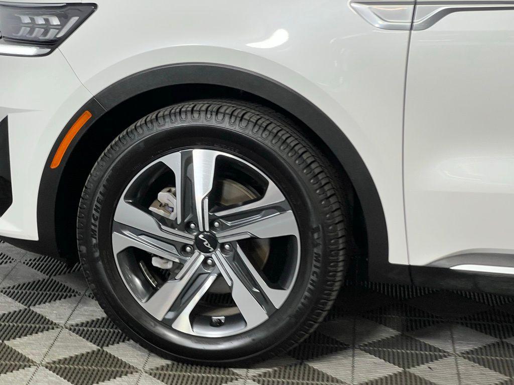 used 2023 Kia Sorento Plug-In Hybrid car, priced at $31,175