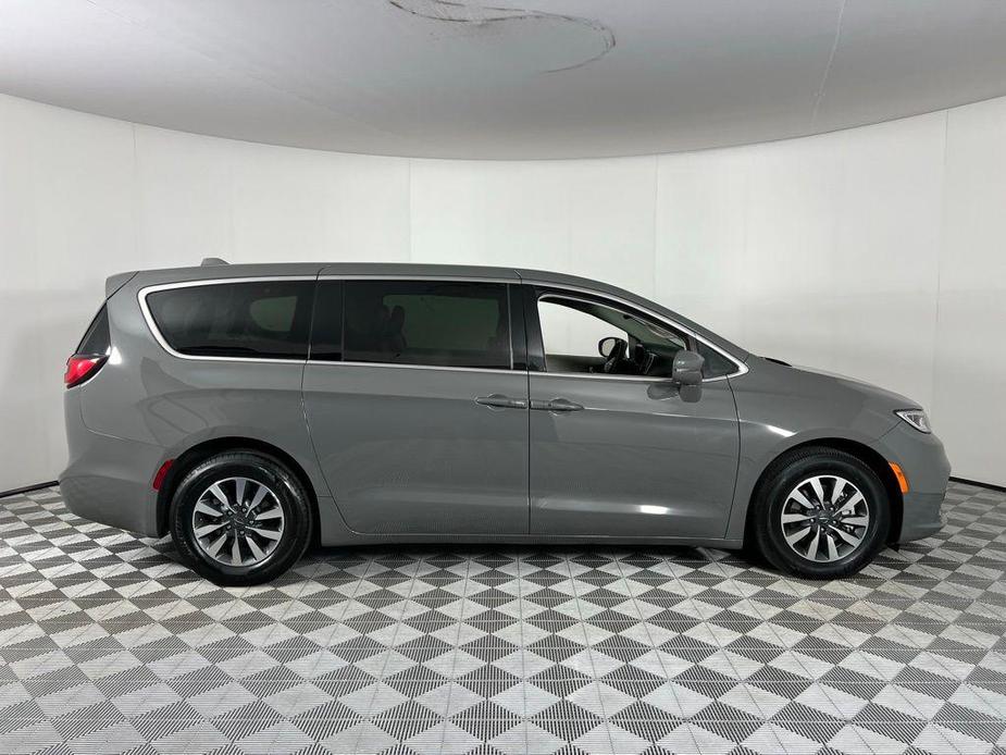 used 2022 Chrysler Pacifica Hybrid car, priced at $25,075