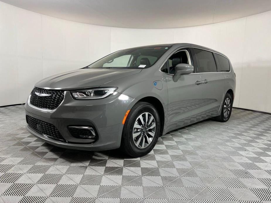 used 2022 Chrysler Pacifica Hybrid car, priced at $25,075