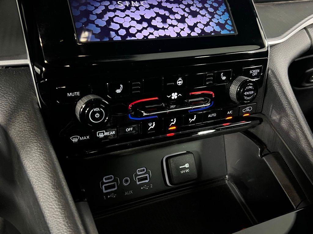 used 2024 Jeep Grand Cherokee L car, priced at $27,673