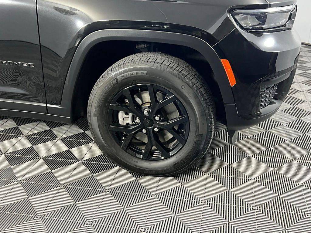 used 2024 Jeep Grand Cherokee L car, priced at $27,673