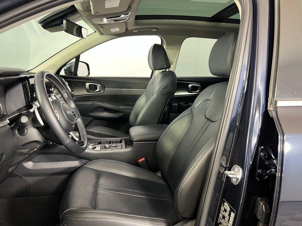 used 2023 Kia Sorento Hybrid car, priced at $21,675