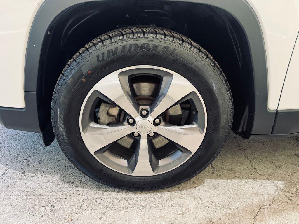 used 2019 Jeep Cherokee car, priced at $16,374