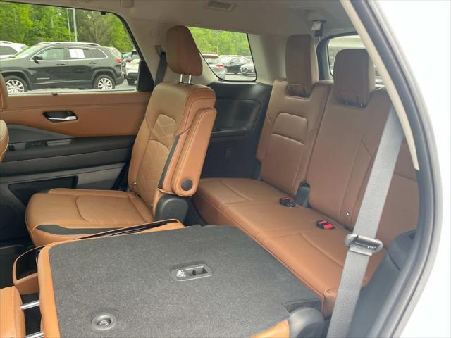 new 2025 Nissan Pathfinder car, priced at $50,322