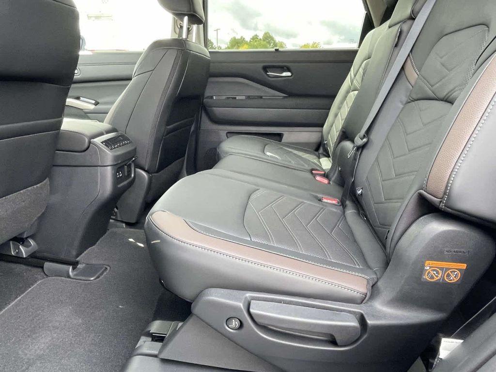 new 2025 Nissan Pathfinder car, priced at $46,510