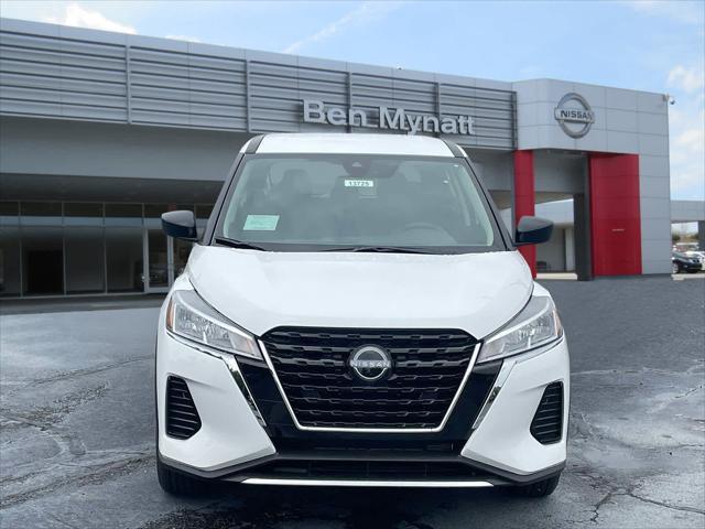 new 2025 Nissan Kicks car, priced at $23,850