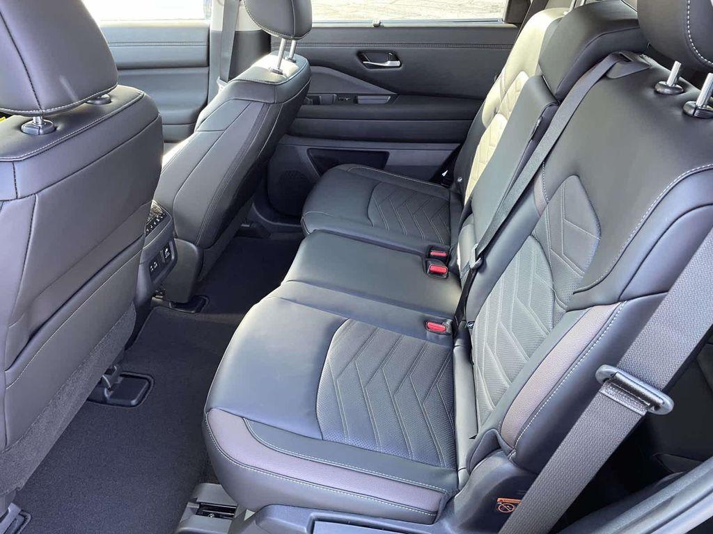 new 2025 Nissan Pathfinder car, priced at $45,662