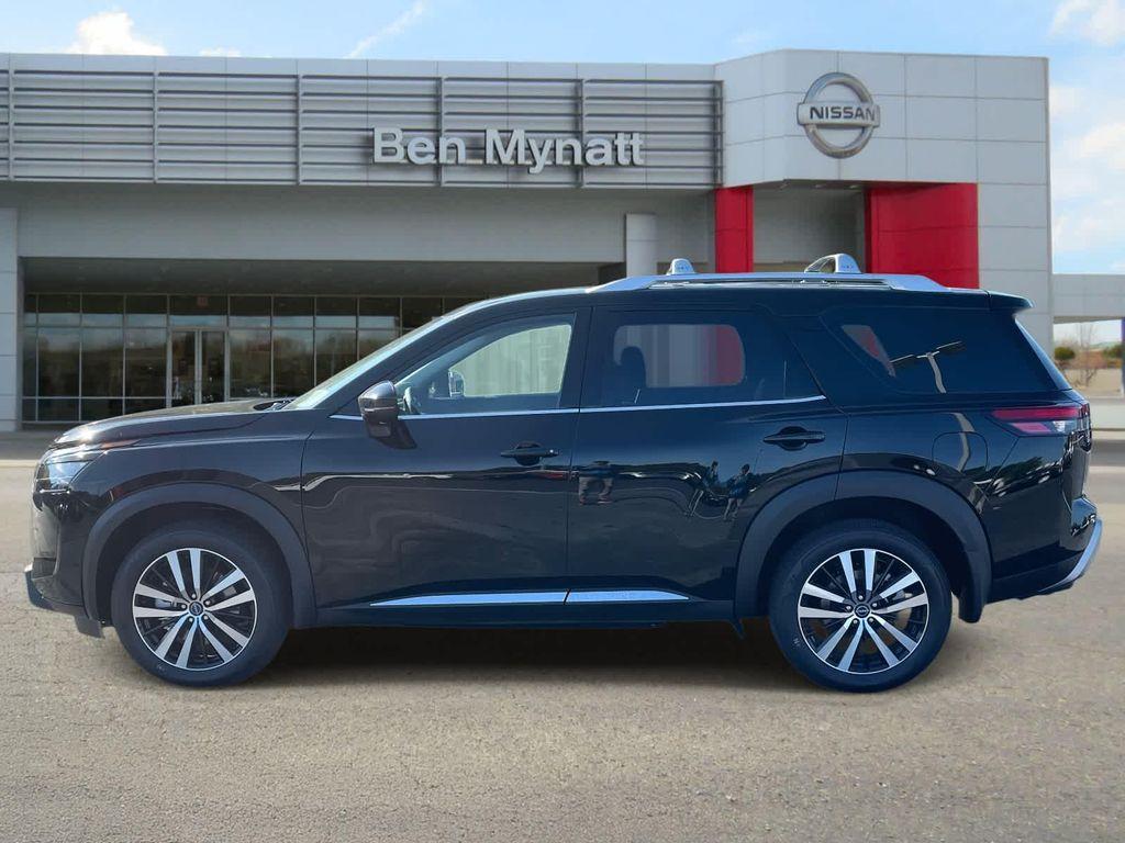 new 2025 Nissan Pathfinder car, priced at $45,662