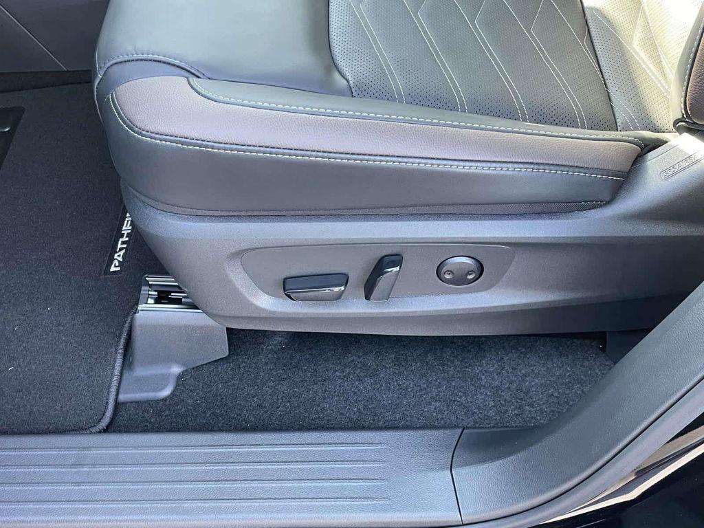 new 2025 Nissan Pathfinder car, priced at $45,662