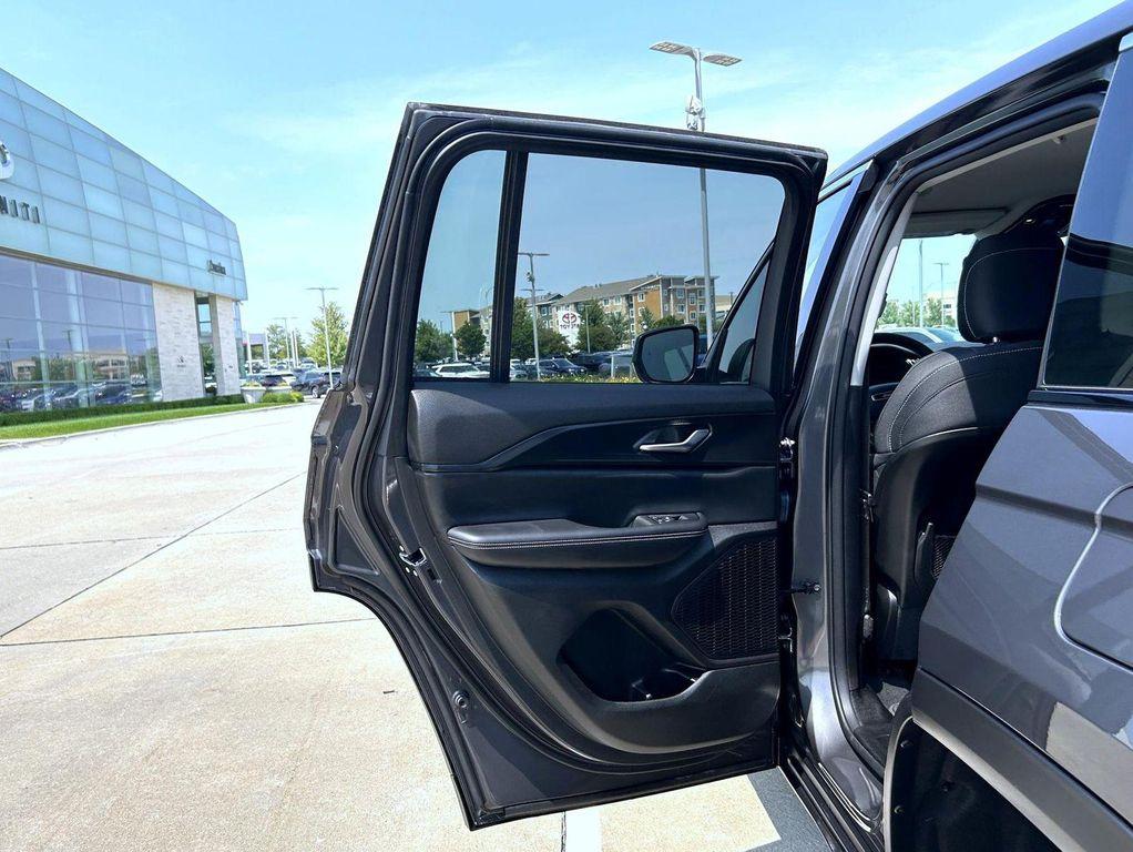 used 2023 Jeep Grand Cherokee car, priced at $30,999