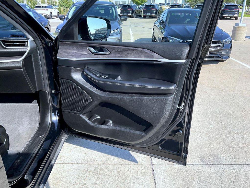 used 2023 Jeep Grand Cherokee car, priced at $36,999