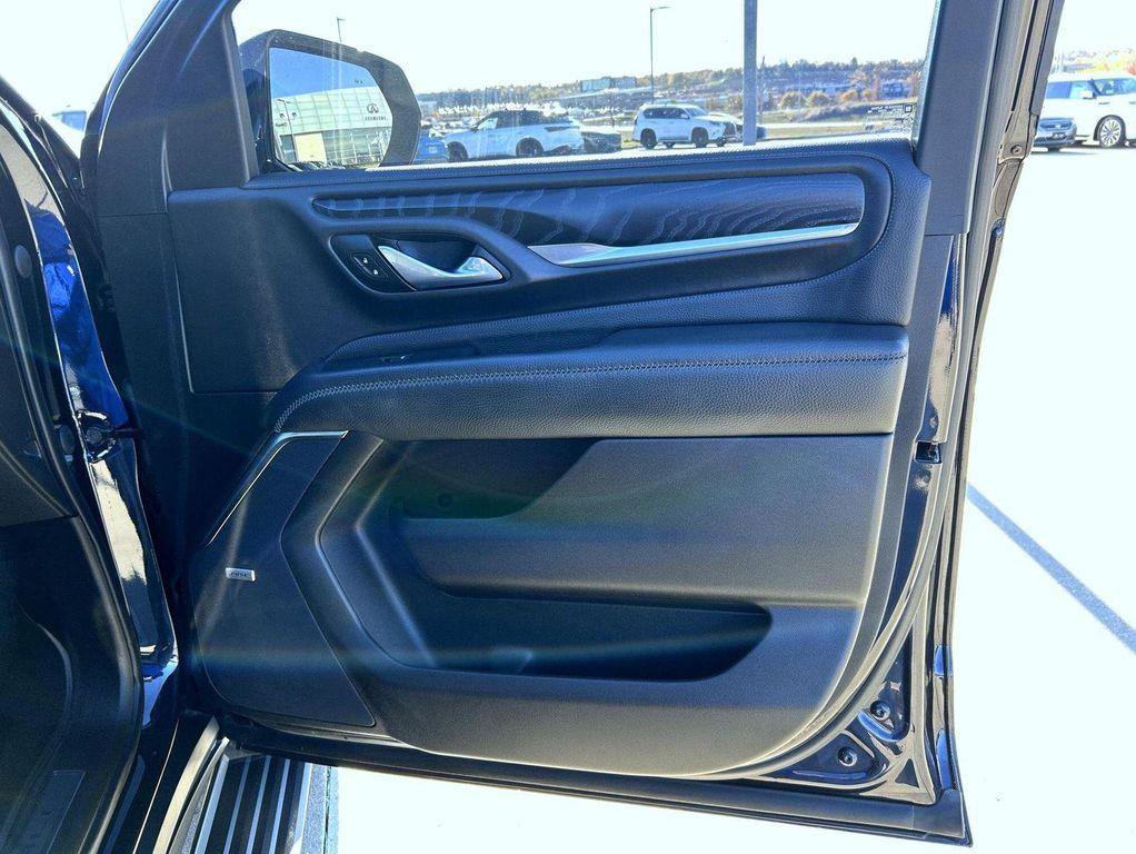 used 2022 GMC Yukon XL car, priced at $53,699