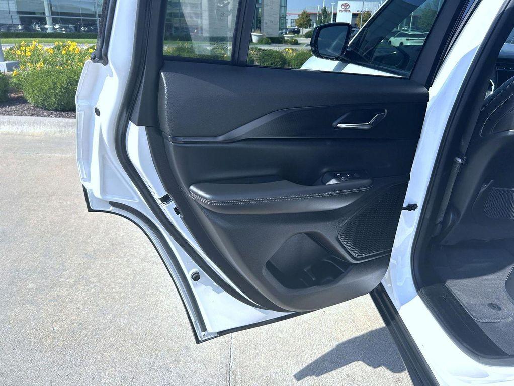 used 2024 Jeep Grand Cherokee car, priced at $33,999