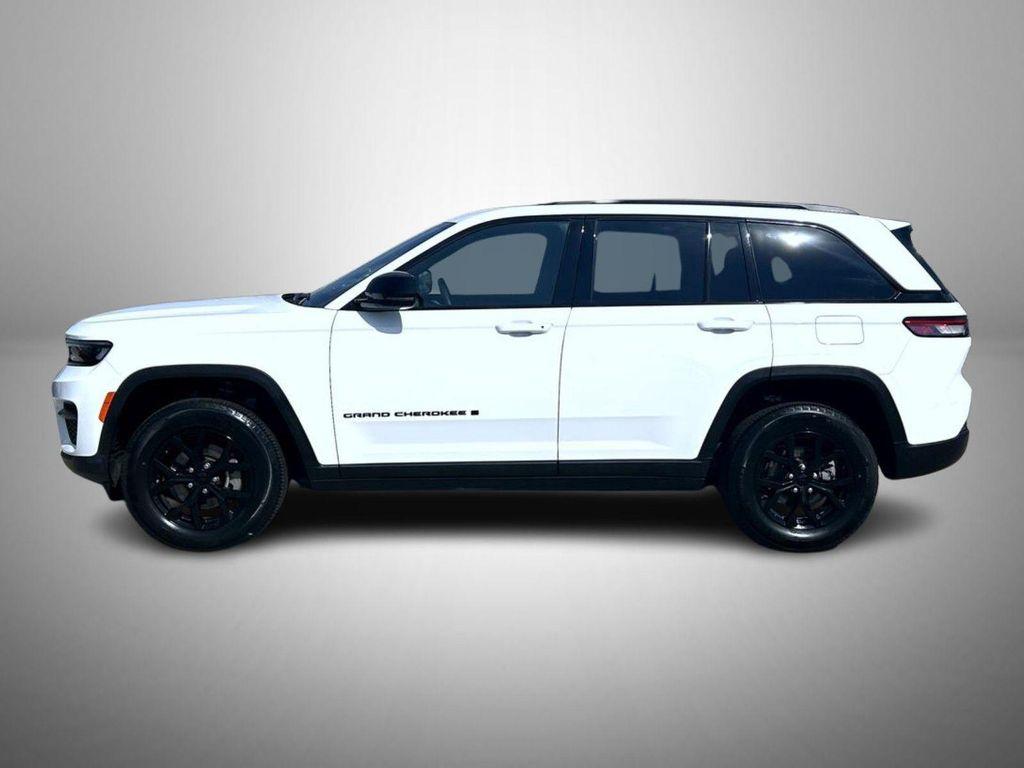 used 2024 Jeep Grand Cherokee car, priced at $33,999