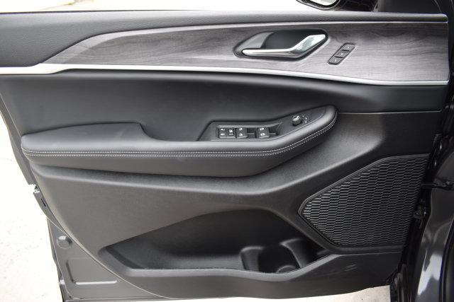 new 2025 Jeep Grand Cherokee car, priced at $44,795