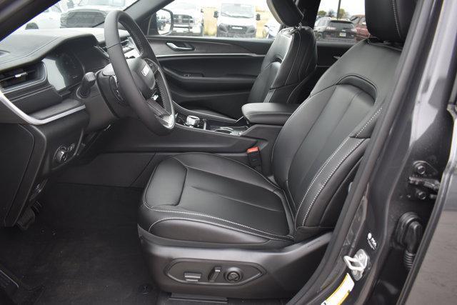 new 2025 Jeep Grand Cherokee car, priced at $44,795