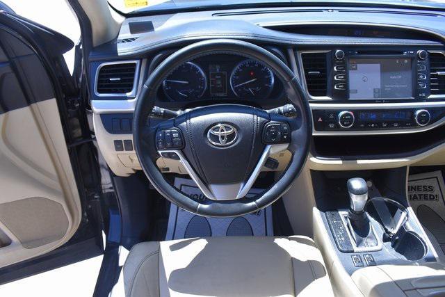 used 2014 Toyota Highlander car, priced at $12,987