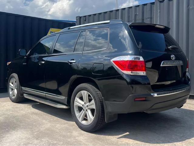 used 2013 Toyota Highlander car, priced at $16,500