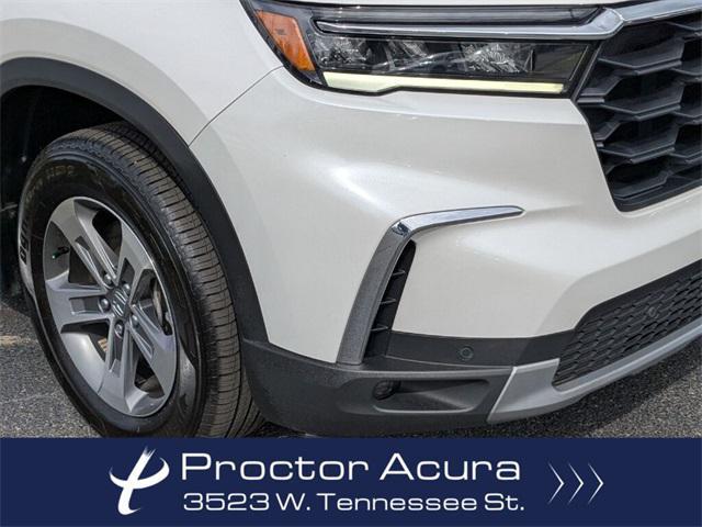 used 2025 Honda Pilot car, priced at $38,895