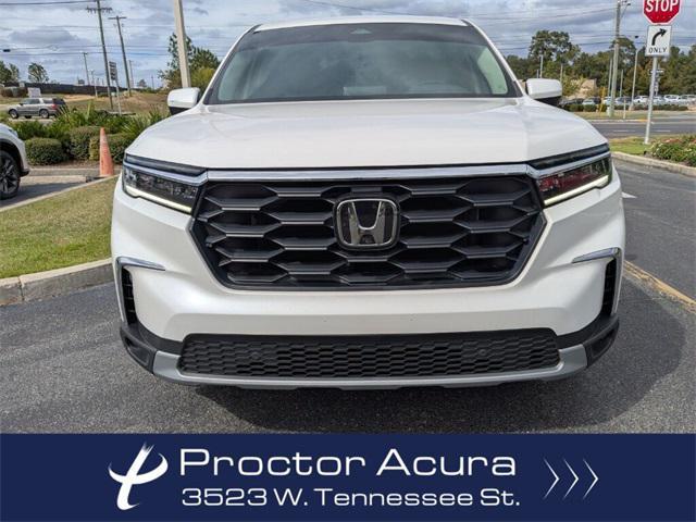 used 2025 Honda Pilot car, priced at $38,895