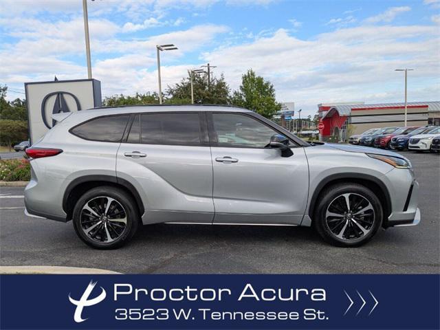 used 2021 Toyota Highlander car, priced at $29,936