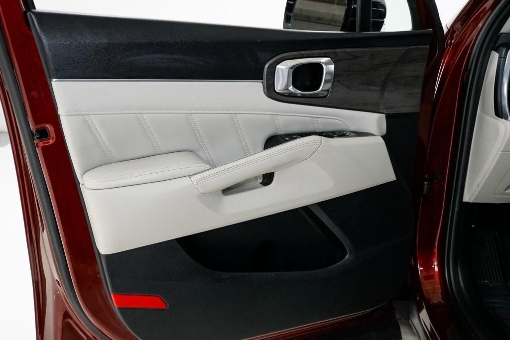 used 2024 Kia Sorento car, priced at $33,987