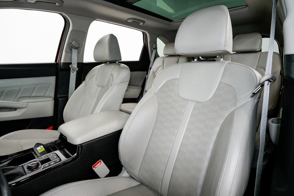 used 2024 Kia Sorento car, priced at $33,987