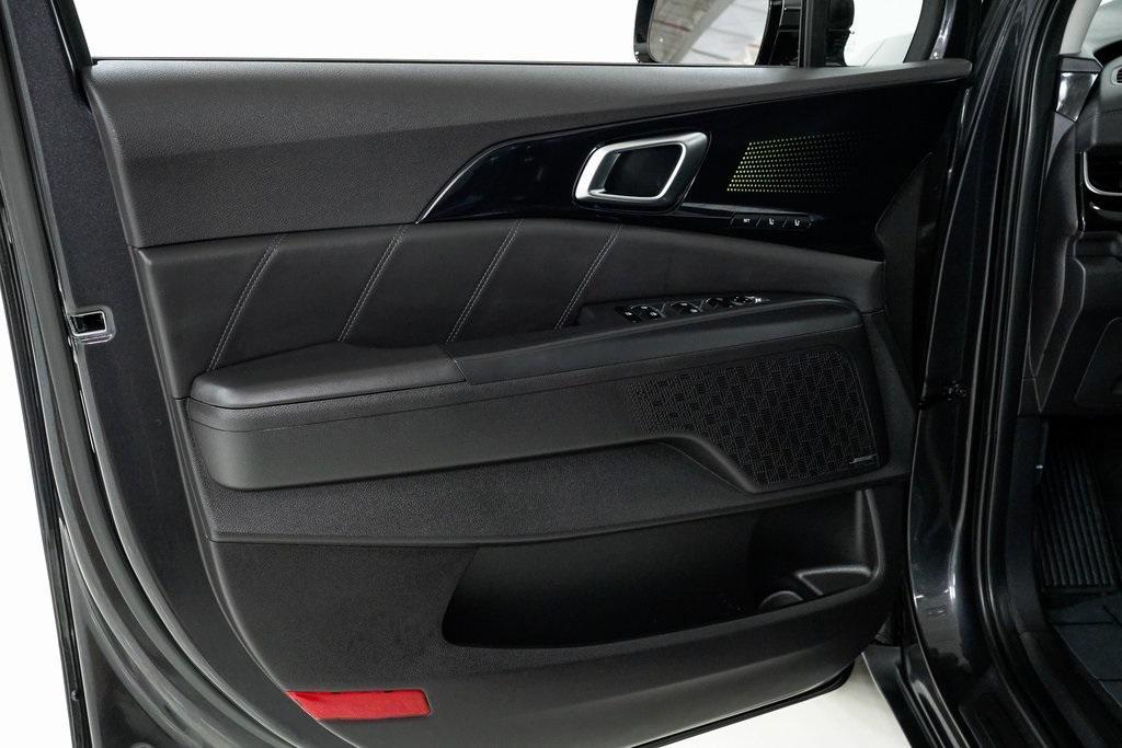 used 2025 Kia Carnival Hybrid car, priced at $46,912