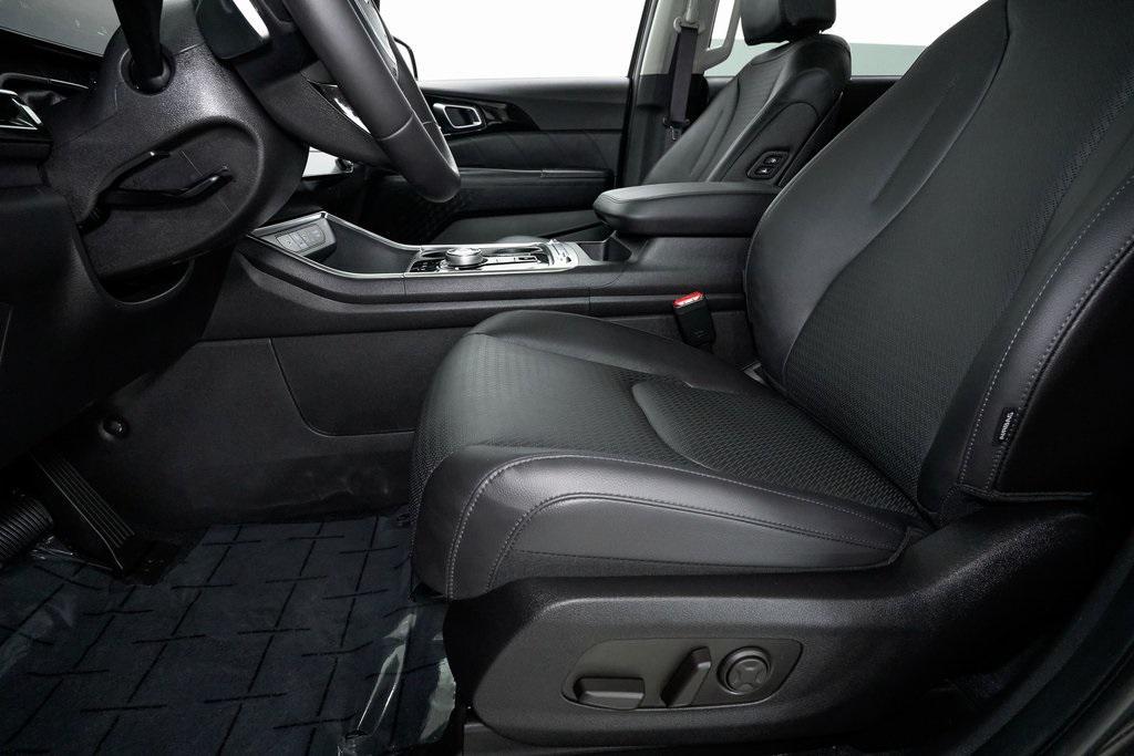 used 2025 Kia Carnival Hybrid car, priced at $46,912