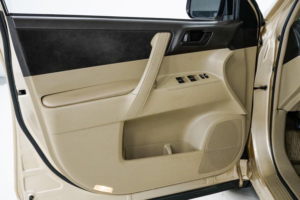 used 2010 Toyota Highlander car, priced at $10,997