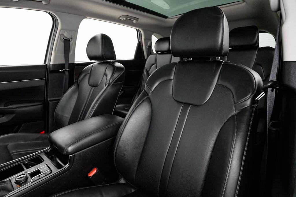 used 2023 Kia Sorento car, priced at $28,500