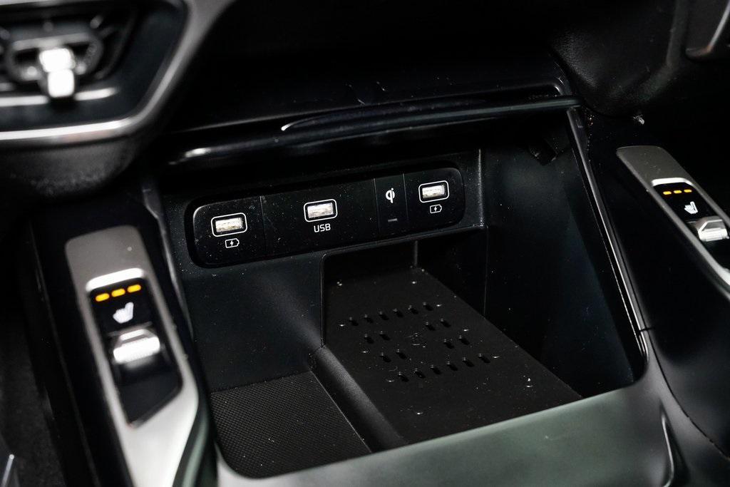 used 2023 Kia Sorento car, priced at $28,500