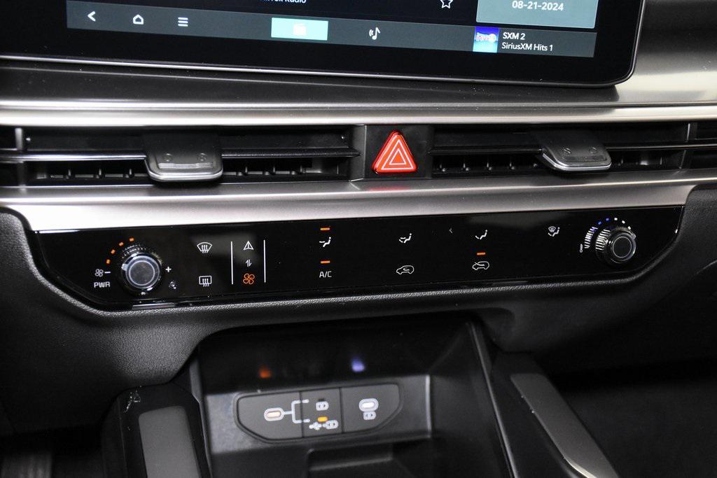 used 2024 Kia Sorento car, priced at $25,294