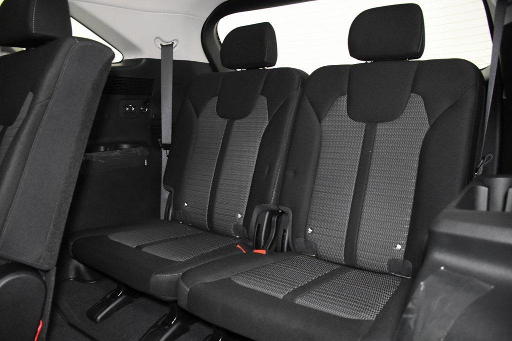 used 2024 Kia Sorento car, priced at $25,294