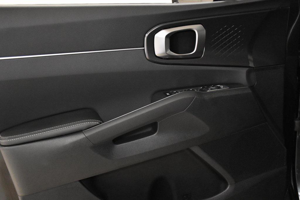 used 2024 Kia Sorento car, priced at $25,294