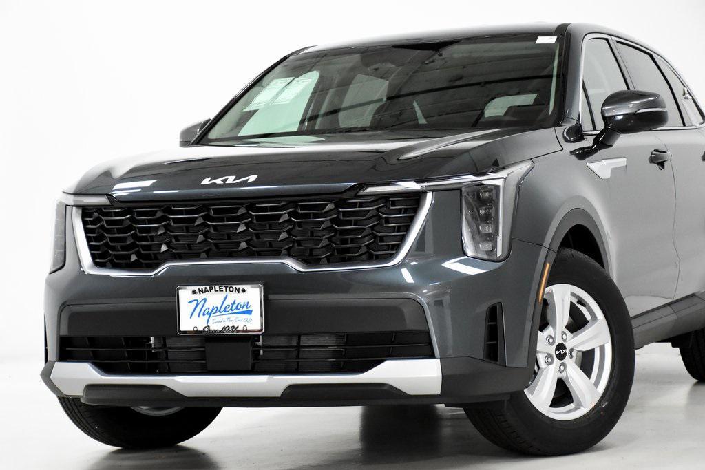used 2024 Kia Sorento car, priced at $25,294