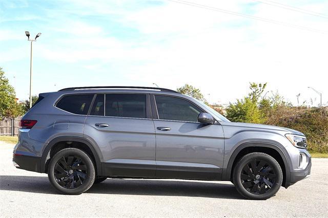 new 2025 Volkswagen Atlas car, priced at $57,179